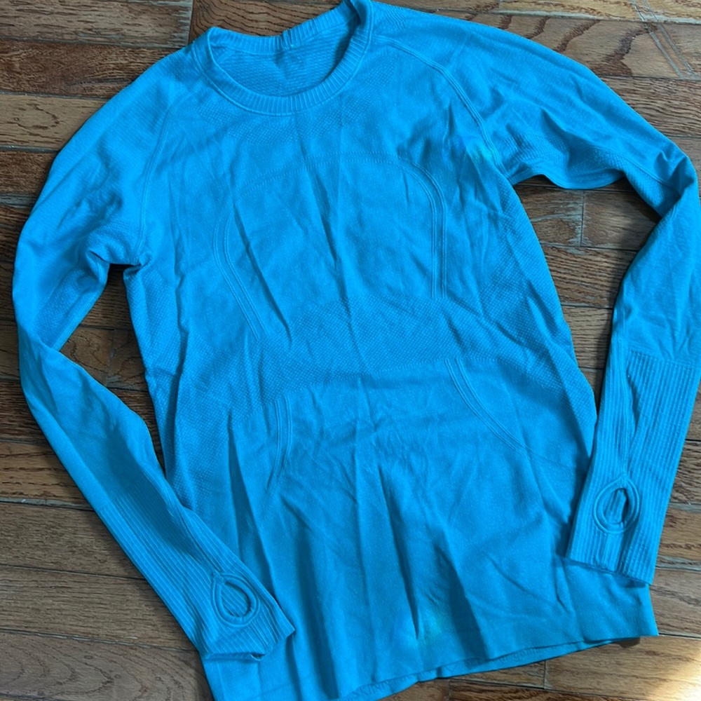 Lululemon mesh run long sleeve.